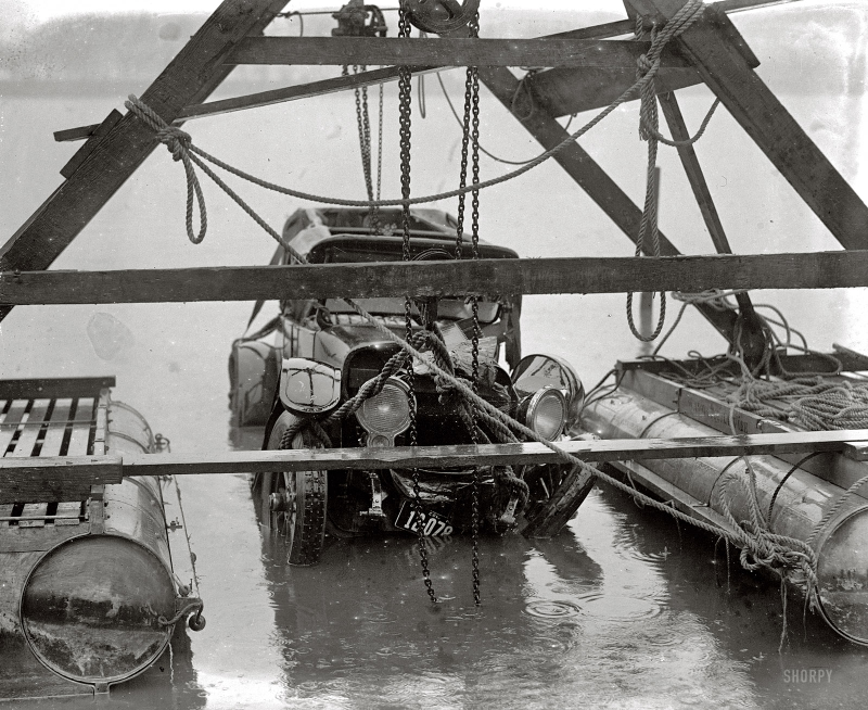 Illustration for article titled Crash Photos From The Beginning Of Motoring Are Stunningly Beautiful
